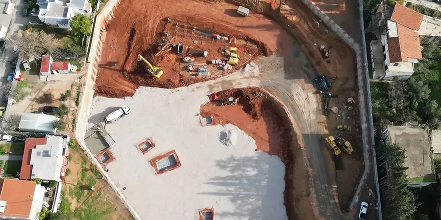 Diseño Geotécnico de Excavaciones Profundas en Santiago: Parámetros y Control